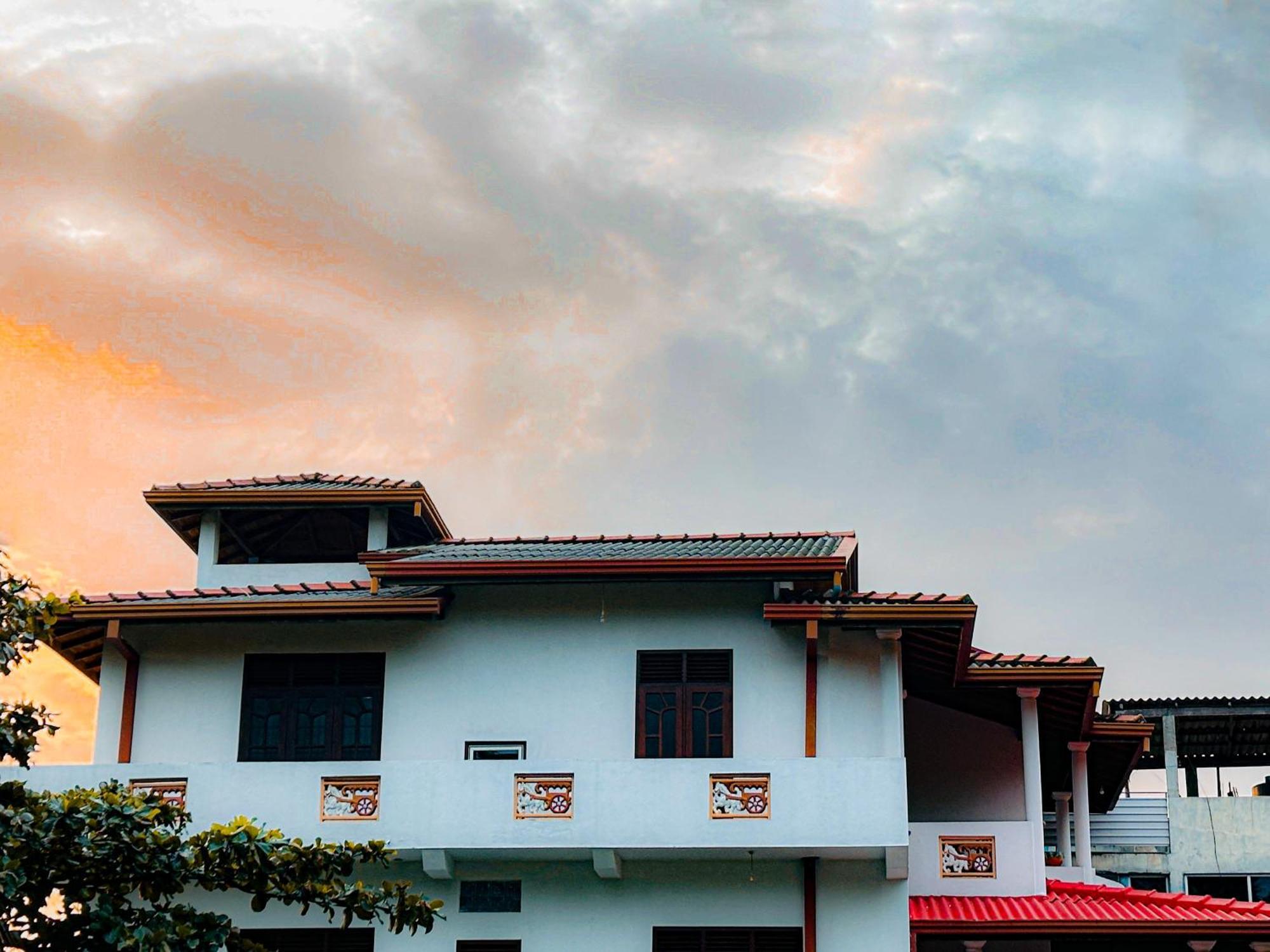 Golden Town Hotel Tangalle Exterior photo