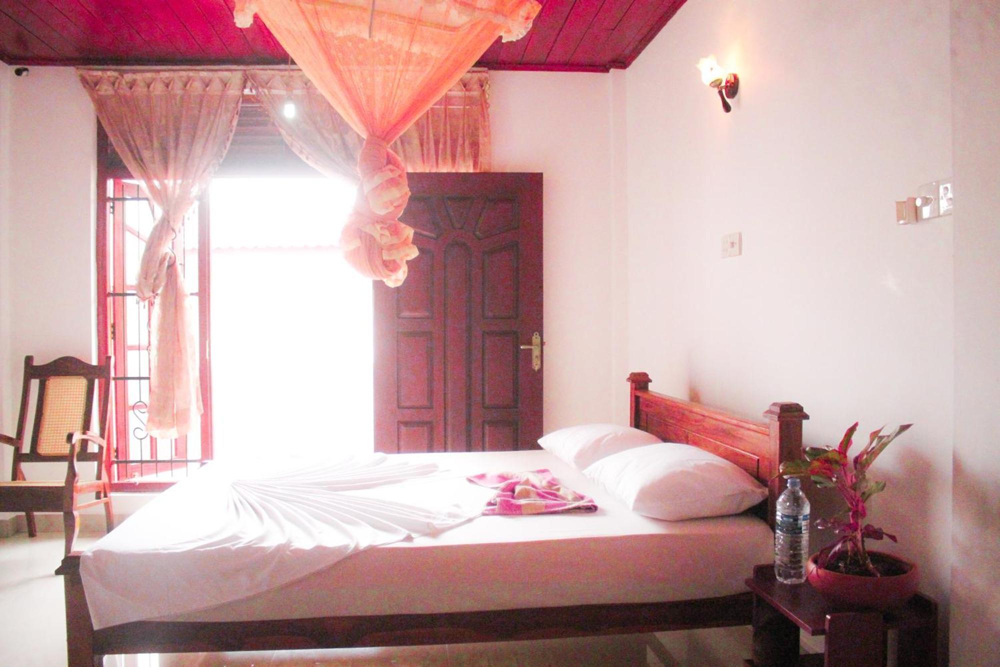 Golden Town Hotel Tangalle Exterior photo